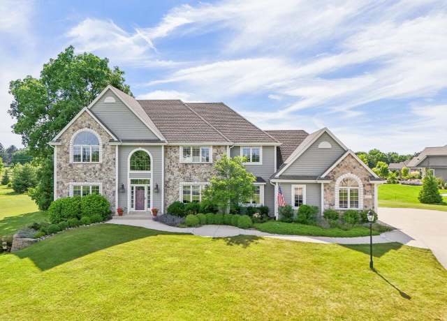 Property at W337N8059 Prairie Hollow Dr, Oconomowoc, WI 53066, 5 beds, 4.5 baths