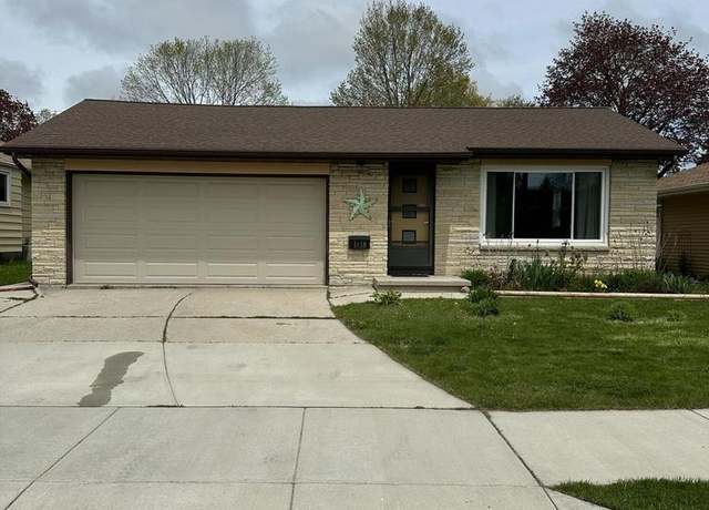 Property at 1618 Waldo Blvd, Manitowoc, WI 54220, 3 beds, 1.5 baths