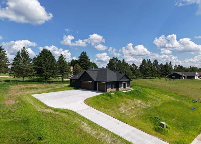Property at 1129 16th Fairway Dr, Viroqua, WI 54665, 4 beds, 3 baths