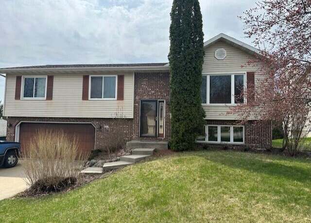 Property at 3315 Windsor Pl, West Bend, WI 53090, 3 beds, 2 baths