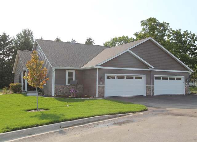 Property at 310 N Trailview Cir, Waterford, WI 53185, 2 beds, 2 baths
