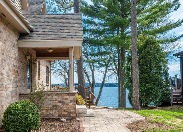 Property at W347N5904 Lake Dr, Oconomowoc, WI 53066, 3 beds, 2.5 baths