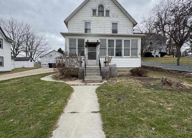 Property at 150 Larabee St, Horicon, WI 53032, 3 beds, 1.5 baths
