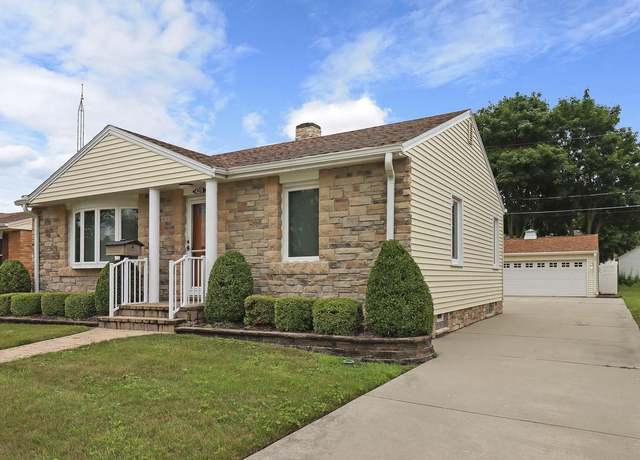 Property at 4211 23rd Ave, Kenosha, WI 53140, 2 beds, 2 baths