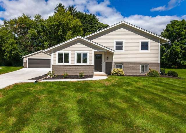 Property at N20W28282 Oakton Rd, Pewaukee, WI 53072, 3 beds, 2 baths