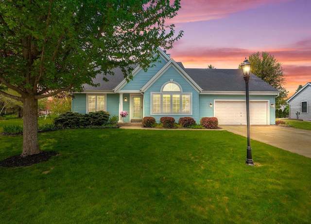 Property at 1293 Chesterwood Ln, Pewaukee, WI 53072, 3 beds, 2 baths