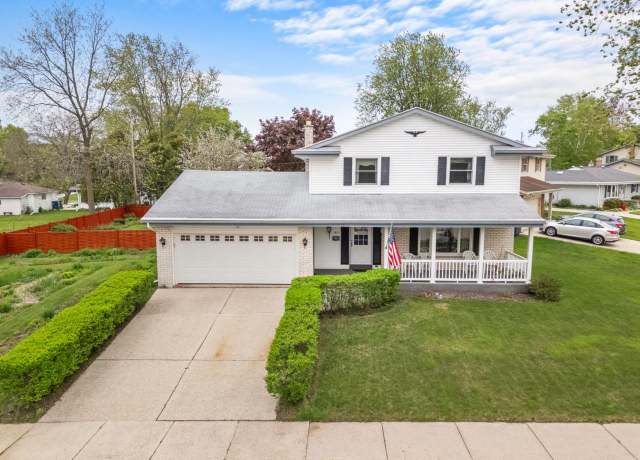 Property at 1561 Parkway Dr, Port Washington, WI 53074, 4 beds, 1.5 baths