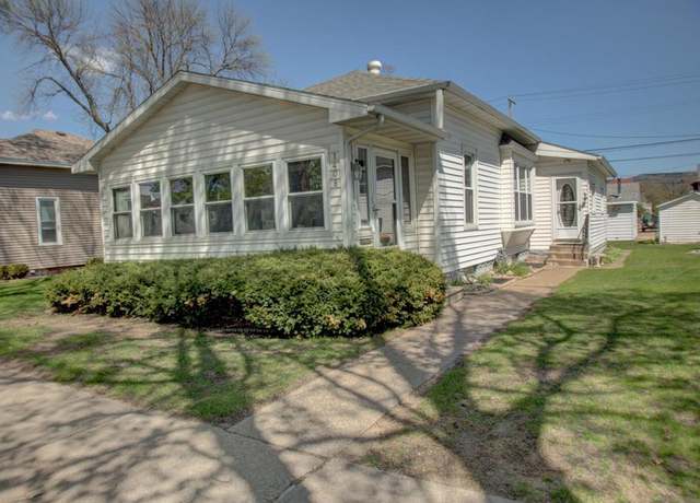 Property at 1408 Kane St, La Crosse, WI 54603, 3 beds, 1 bath
