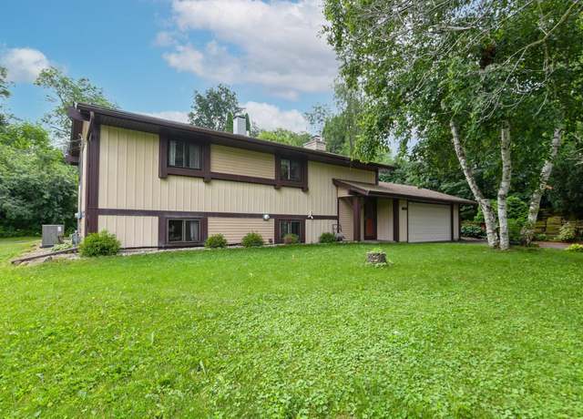 Property at 5790 S St Andrews Dr, New Berlin, WI 53146, 4 beds, 2 baths