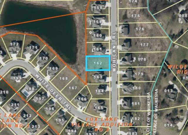 Property at 1323 Mohican Trl, Waukesha, WI 53189
