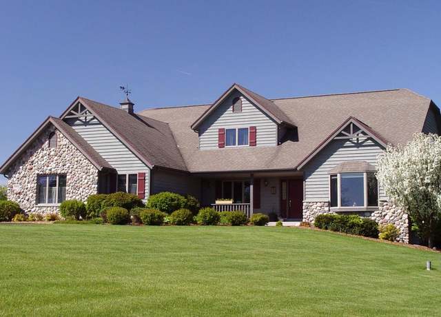 Property at 5995 Old Farm Ln, West Bend, WI 53095, 3 beds, 2.5 baths