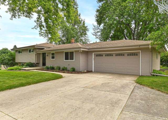 Property at 3025 Smith Dr, Brookfield, WI 53005, 4 beds, 2 baths