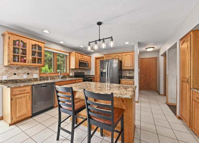 Property at 4905 S Radisson Ct, New Berlin, WI 53151, 3 beds, 2.5 baths