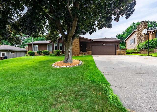 Property at 1105 Parkridge Dr, Onalaska, WI 54650, 5 beds, 3.5 baths