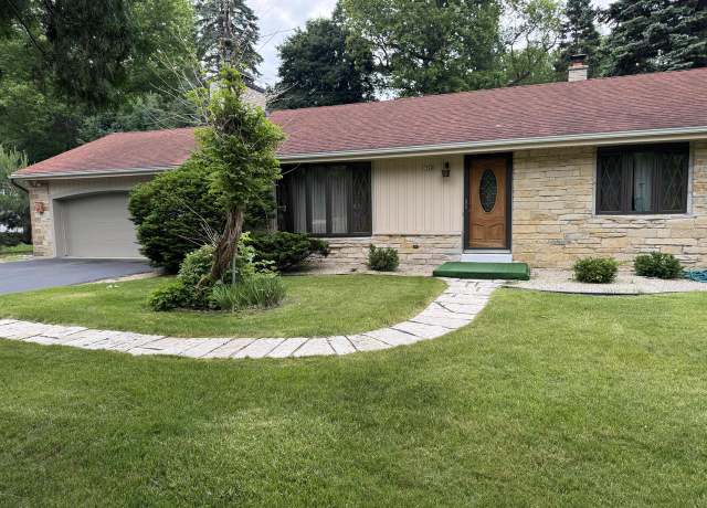 Property at 1260 Westbrooke Pkwy, Waukesha, WI 53186, 3 beds, 1.5 baths