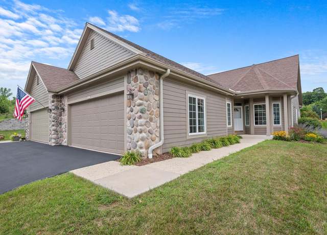 Property at 2825 Glen Ivy Dr, West Bend, WI 53090, 2 beds, 2.5 baths