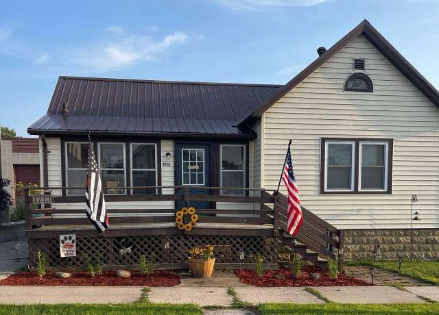 Property at 1713 22nd St, Two Rivers, WI 54241, 2 beds, 1 bath