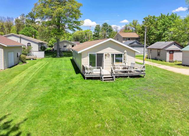Property at W6013 Lake Dr, Shawano, WI 54166, 2 beds, 1 bath