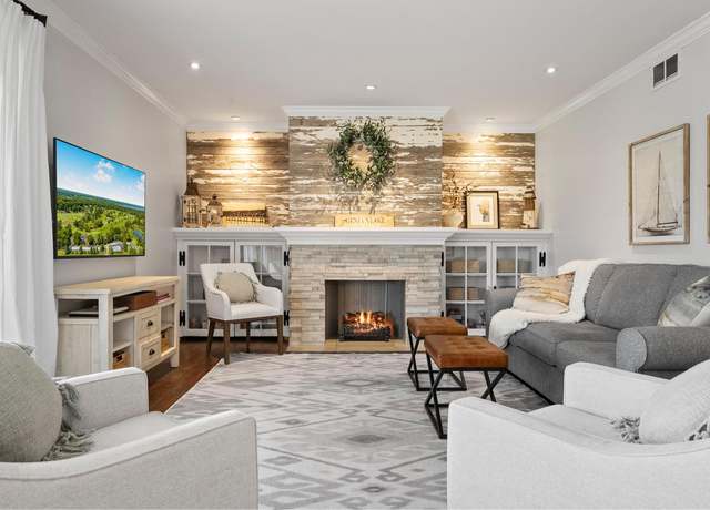 Property at 352 County Road B #7, Fontana, WI 53125, 2 beds, 2 baths