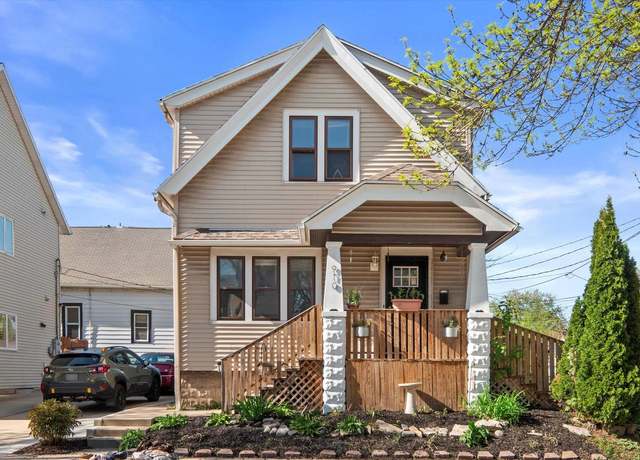Property at 910 E Hadley St, Milwaukee, WI 53212, 3 beds, 2 baths