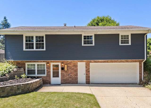Property at 1938 Woodlawn Ave, West Bend, WI 53090, 3 beds, 1.5 baths