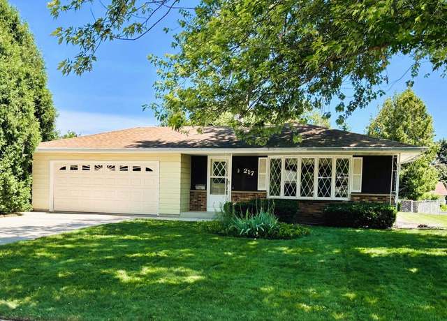 Property at 217 S Pershing St, Sheboygan, WI 53083, 2 beds, 1 bath