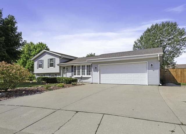 Property at 1407 Cleveland Ct, Hartford, WI 53027, 3 beds, 2 baths