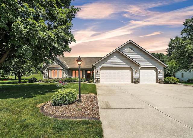 Property at N75W24230 Overland Rd, Sussex, WI 53089, 3 beds, 3 baths
