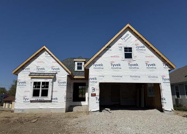 Property at 331 Sandy Cir, Pewaukee, WI 53072, 2 beds, 2 baths