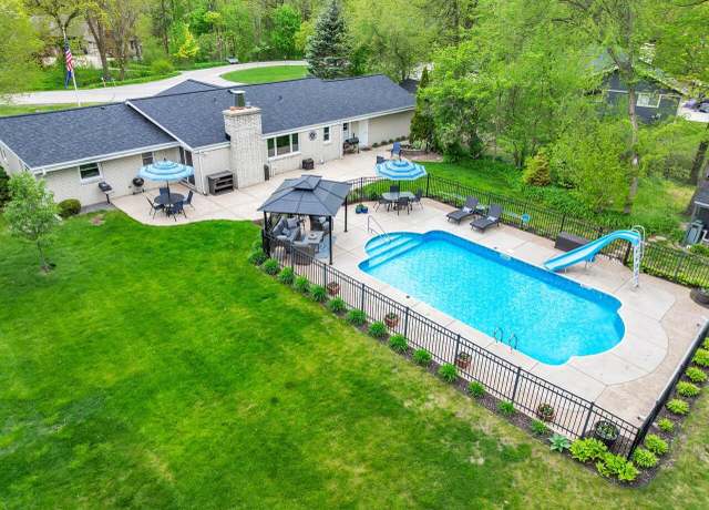 Property at 4619 Stonebridge Dr, Racine, WI 53404, 3 beds, 2.5 baths