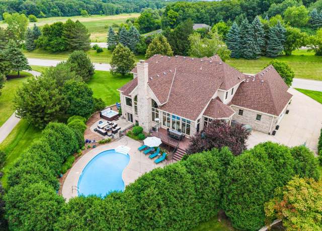 Property at 1904 E Juniper Way, Hartland, WI 53029, 4 beds, 4.5 baths