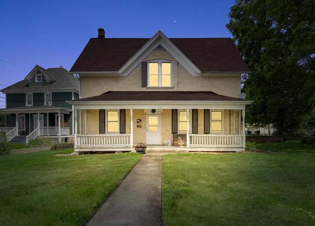Property at 106 E Washington St Unit 106A, West Bend, WI 53095, 4 beds, 2 baths