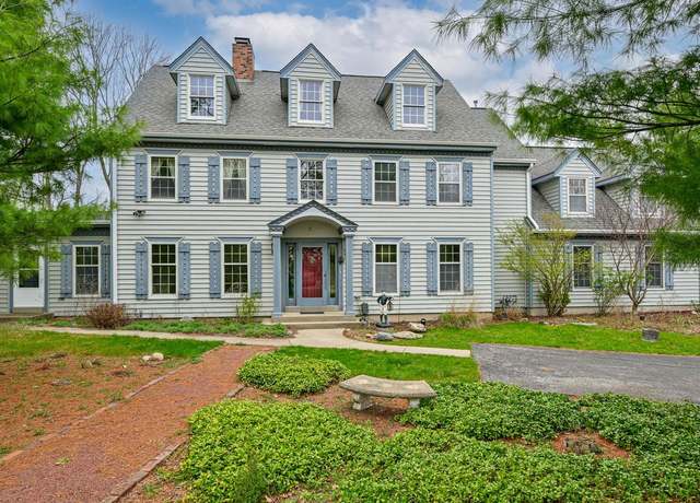 Property at N67W30974 Golf Rd, Hartland, WI 53029, 5 beds, 2.5 baths