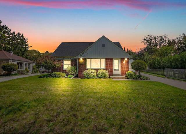 Property at 2780 S 52nd Pl, Milwaukee, WI 53219, 3 beds, 2 baths