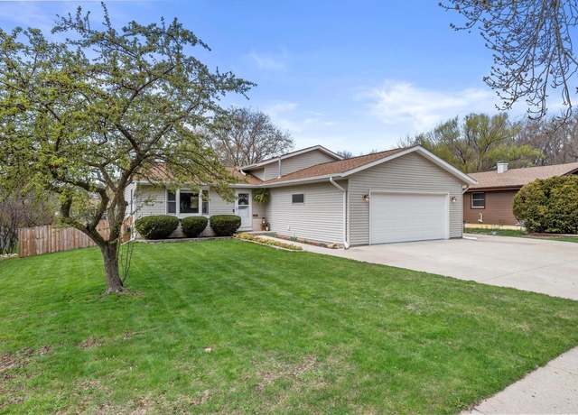 Property at 522 S Grandview Blvd, Waukesha, WI 53188, 4 beds, 2 baths