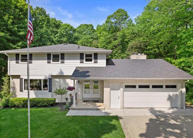 Property at 8133 S 20th St, Oak Creek, WI 53154, 4 beds, 2.5 baths