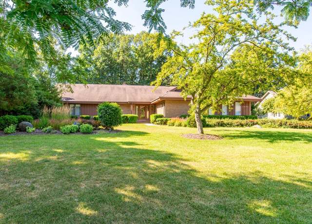Property at 17855 St James Rd, Brookfield, WI 53045, 3 beds, 2.5 baths