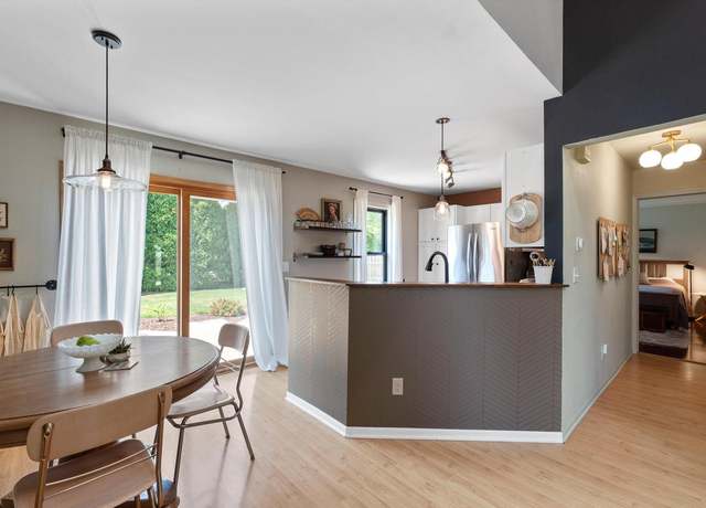 Property at 8619 S Stone Creek Dr, Oak Creek, WI 53154, 3 beds, 2 baths