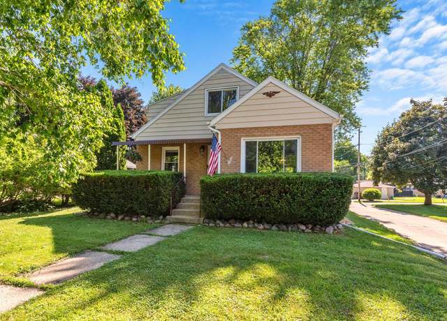 Property at 6422 N Willow Glen Ln, Glendale, WI 53209, 4 beds, 1.5 baths