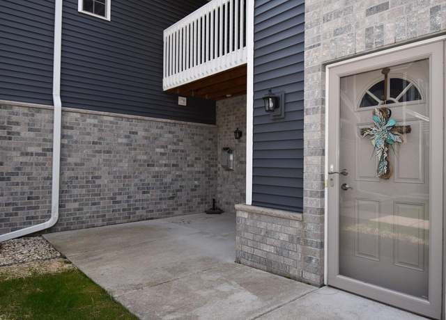 Property at 410 W Aspen Dr #9, Oak Creek, WI 53154, 2 beds, 2 baths