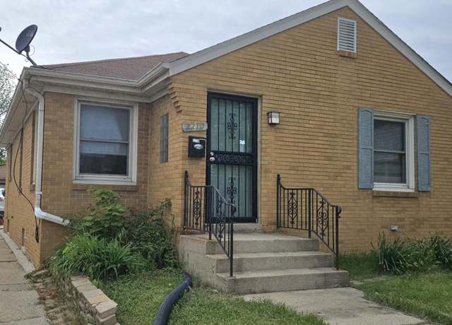 Property at 2210 Taylor Ave, Racine, WI 53403, 3 beds, 1 bath