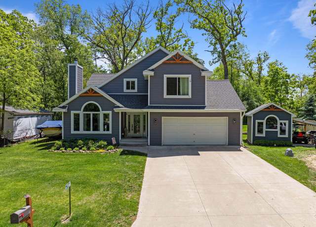 Property at W3769 Parker Dr, Lake Geneva, WI 53147, 3 beds, 2.5 baths
