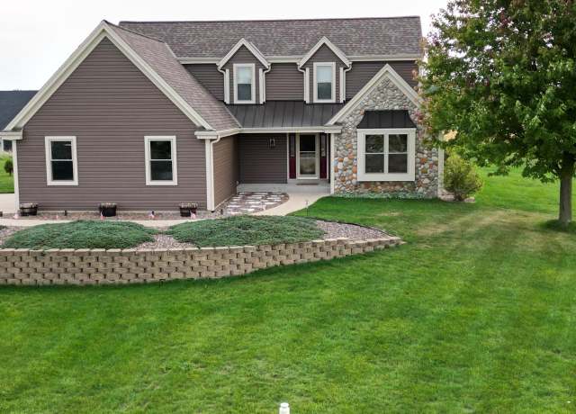 Property at W335N8641 Stone Bank Rd, Oconomowoc, WI 53066, 3 beds, 2.5 baths