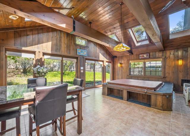 Property at 1401 Scenic Dr, Hubertus, WI 53033, 4 beds, 3 baths