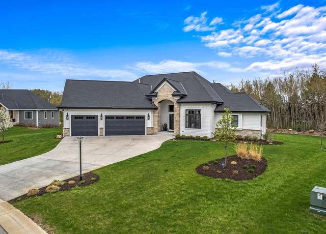 Property at W275S3761 Legend Clubs Ct, Waukesha, WI 53189, 5 beds, 3.5 baths