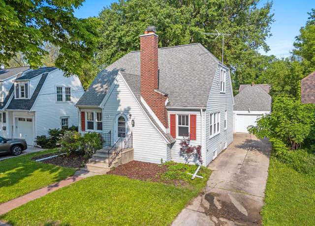 Property at 114 S Buchanan St, Green Bay, WI 54303, 3 beds, 1.5 baths