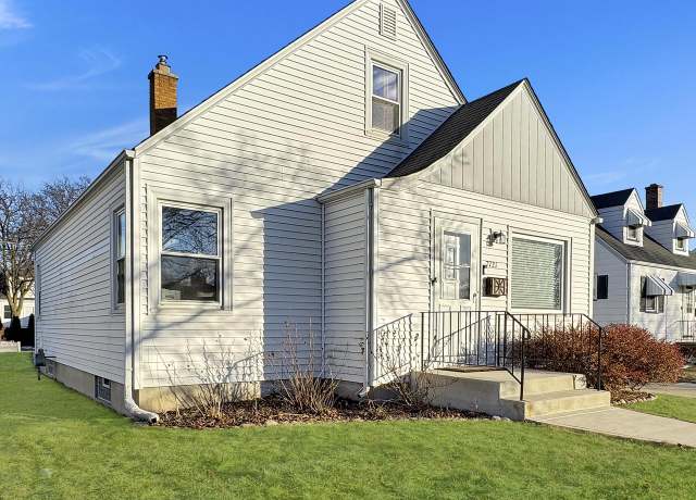 Property at 7721 19th Ave, Kenosha, WI 53143, 3 beds, 2 baths