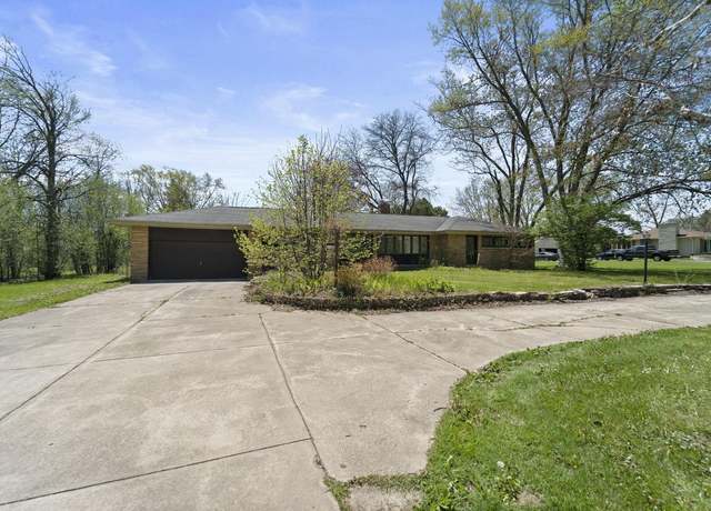 Property at 1533 W El Rancho Dr, Mequon, WI 53092, 4 beds, 2.5 baths