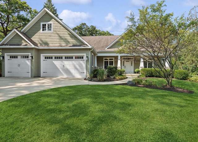 Property at N1615 Wooddale Dr, Lake Geneva, WI 53147, 4 beds, 2.5 baths