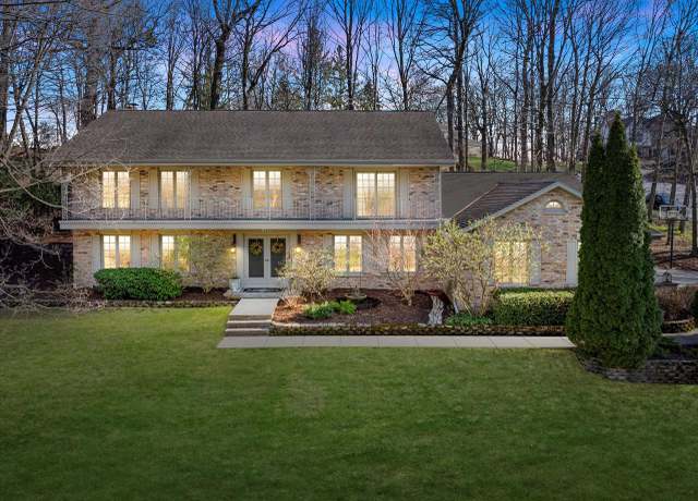 Property at 19425 Killarney Way, Brookfield, WI 53045, 5 beds, 3.5 baths